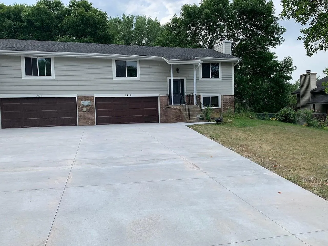 2529 Cedar Hills Dr — Photo 1