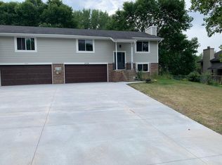 2529 Cedar Hills Dr, Minnetonka, MN 55305