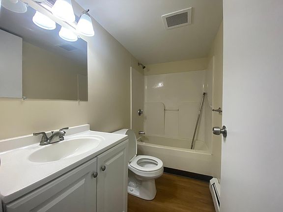 5th image of 200 Vincent Ave APT 15