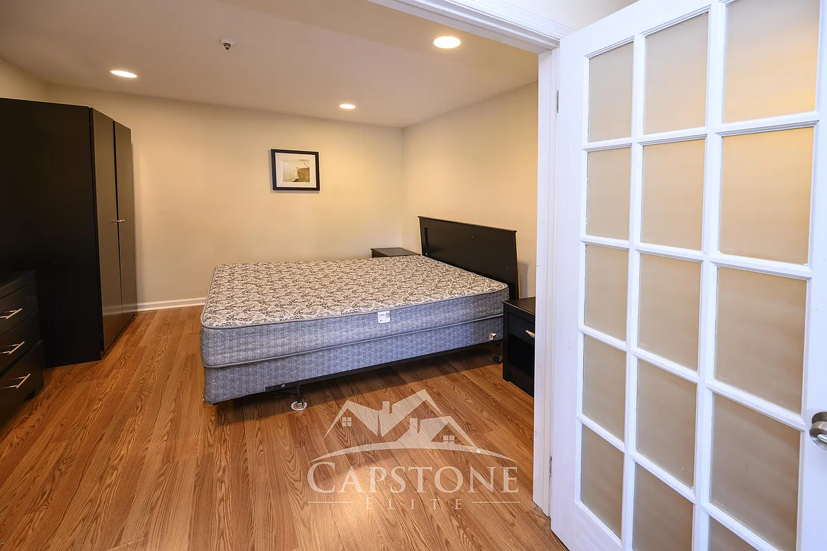 Building Photo - 206 Matthews Dr #5