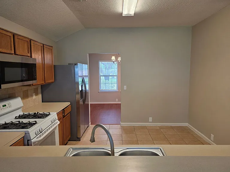 4702 Pin Oak Creek Ln — Photo 10