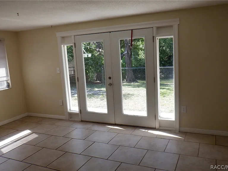 7234 Cherry Laurel Dr — Photo 3