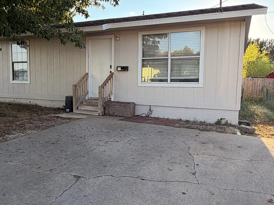 502 David St