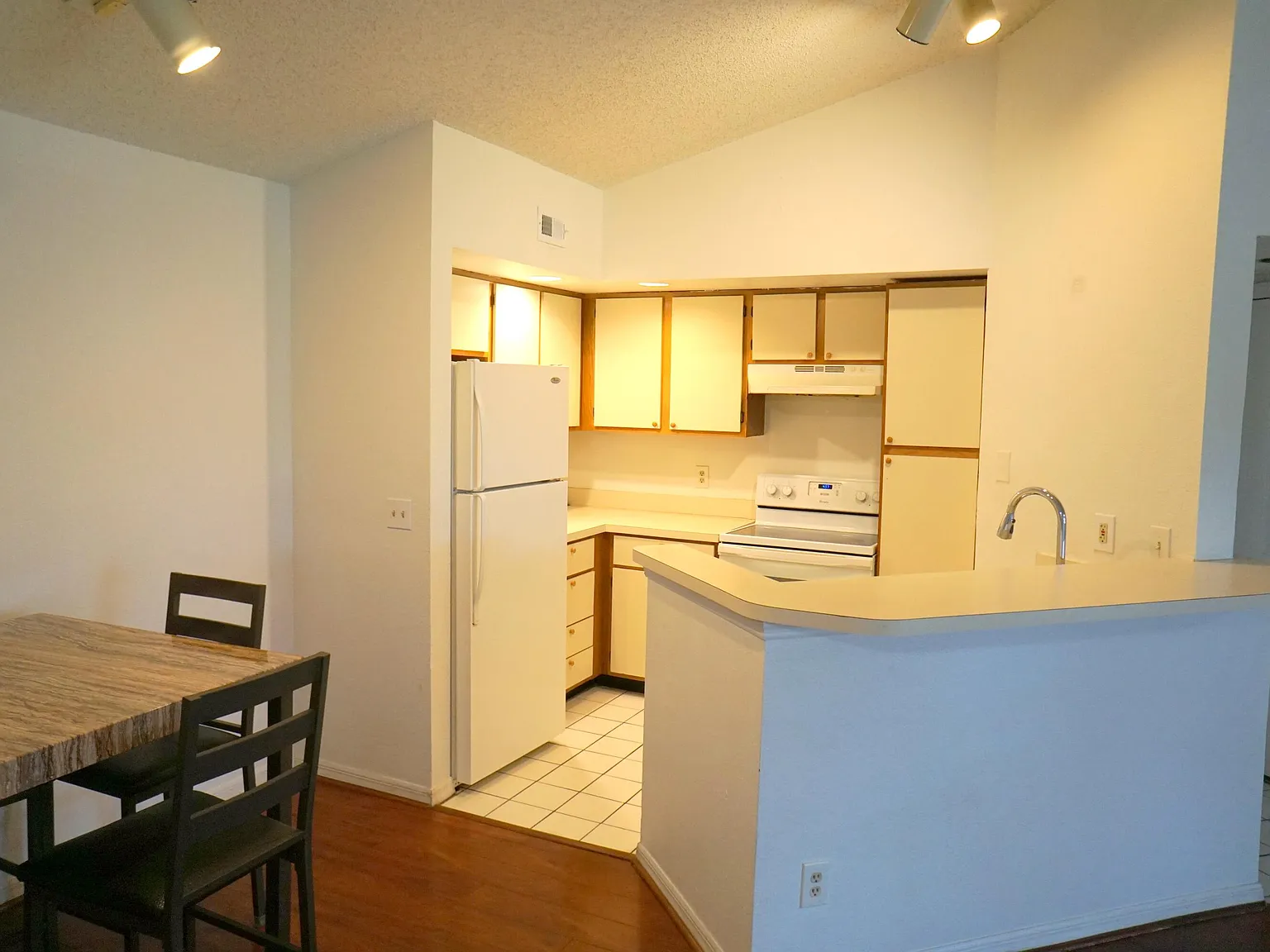 1 bed, 1.0 bath, 743 sqft, $1,800 — Photo 4