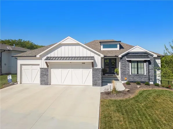 3208 SW Saddelbred Ter, Lees Summit, MO 64082