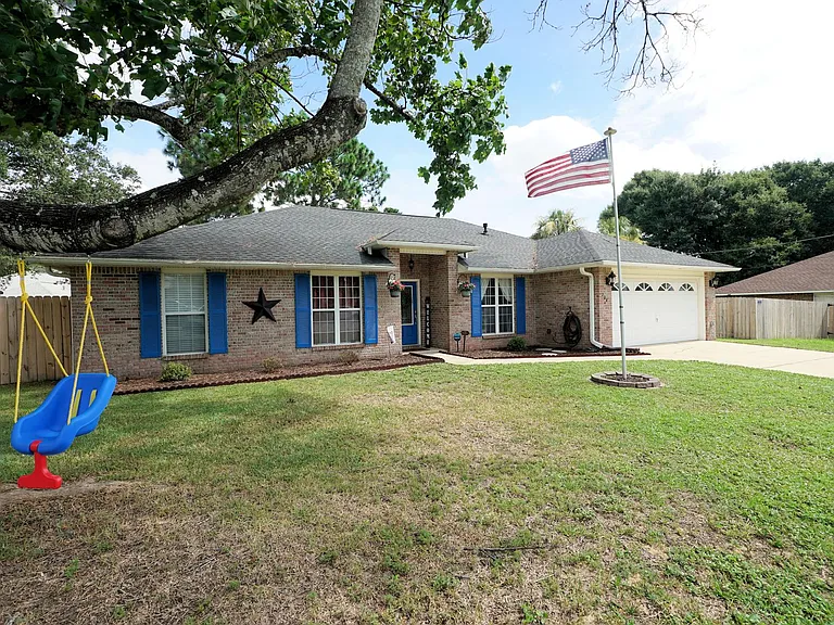 704 Becky Thatcher Ct — Photo 1