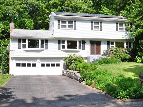 5 Saxton Brook Drive, Simsbury, CT 06070