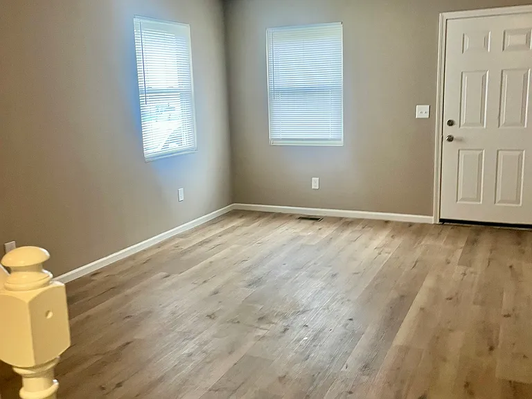 287 Freedom Ln — Photo 2