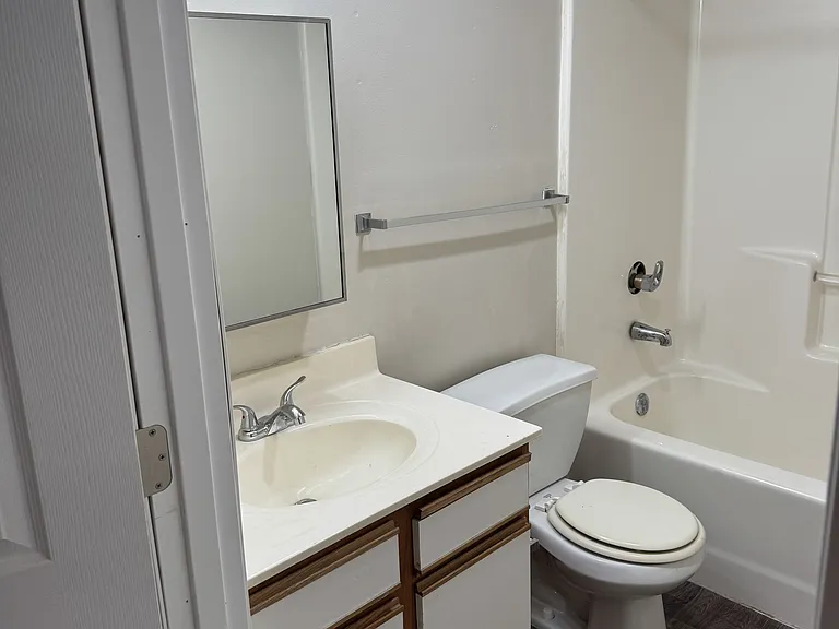 314 Randolph St E #103 — Photo 9