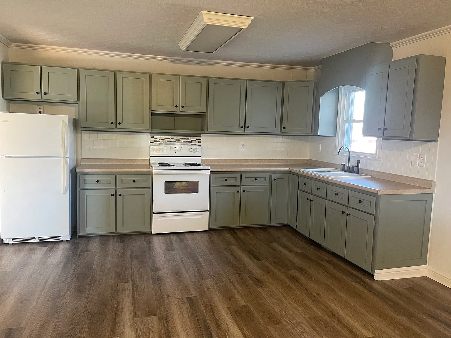 3 bed, 1930 sqft, $1,400 — Photo 2