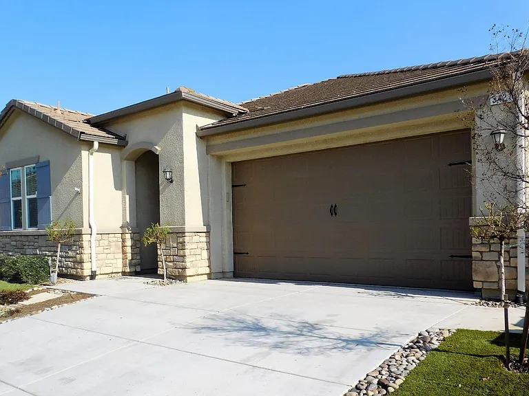 3421 N Del Monte Ave — Photo 1