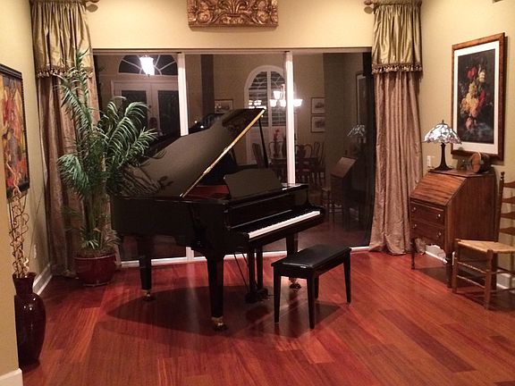Living/piano room