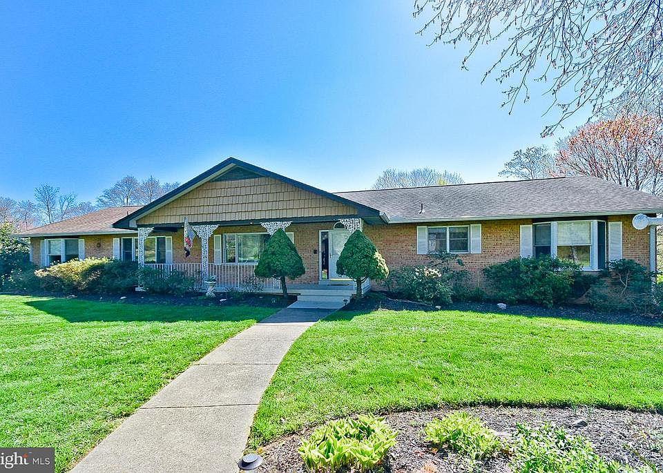 1st image of 3319 Royale Glen Ct