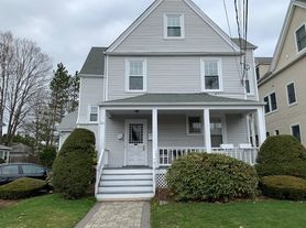 21 Pleasant St, Newton Center, MA