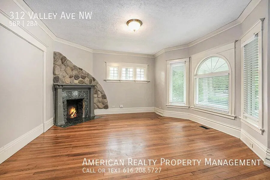 5 bed, 1572 sqft, $2,800 — Photo 2