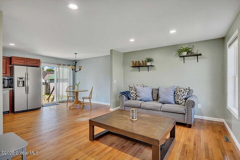 4th image of 34 Wilson Avenue