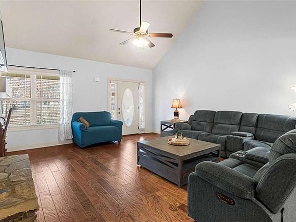 5th image of 1023 Center Point Rd