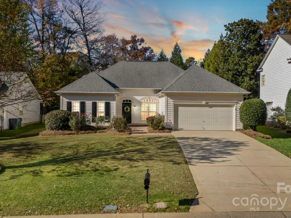 9811 Mitchell Glen Dr, Charlotte, NC 28277