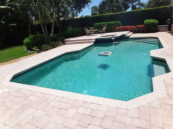 3rd image of 215 Jones Creek Dr