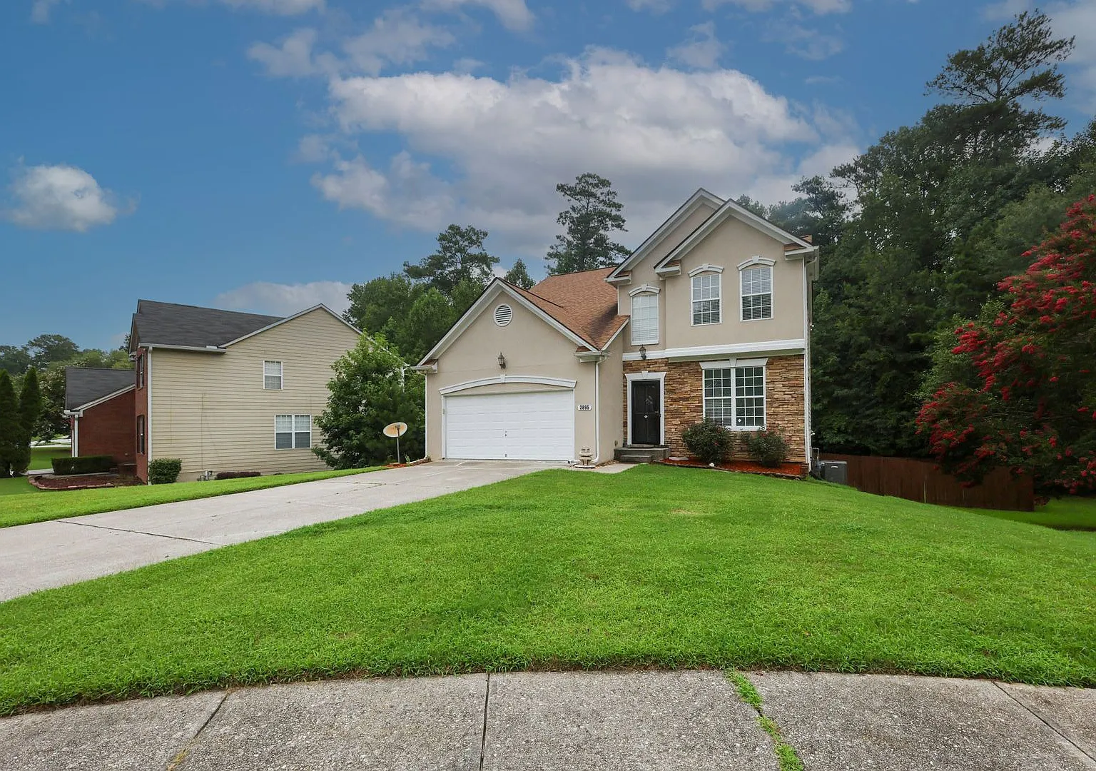 Spacious Dream Home — Photo 1