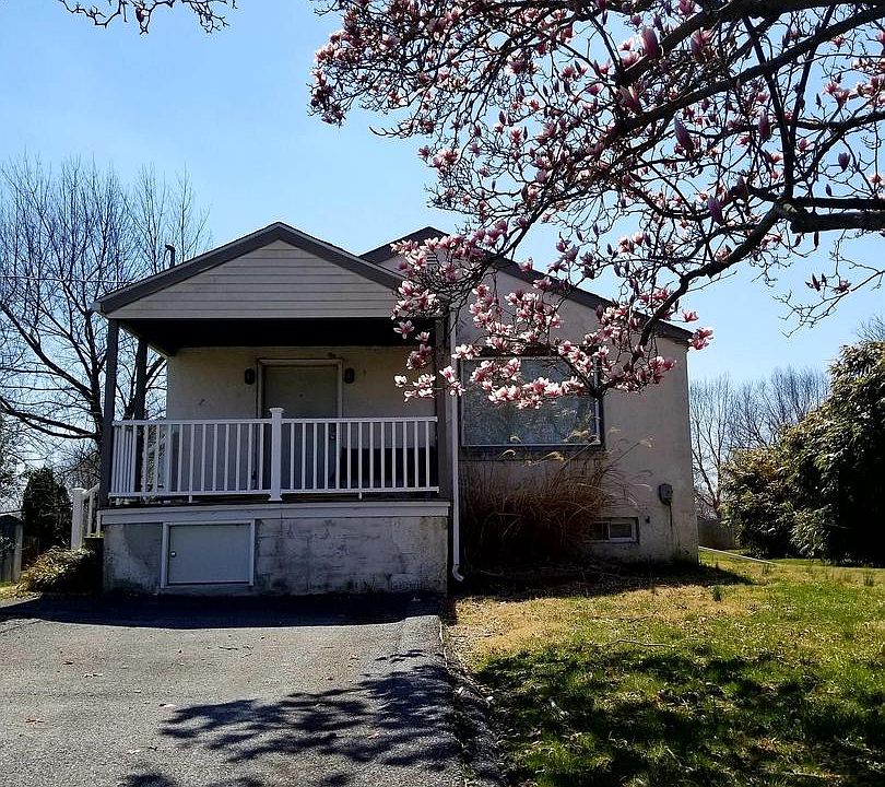 2nd image of 1028 Boxwood Rd