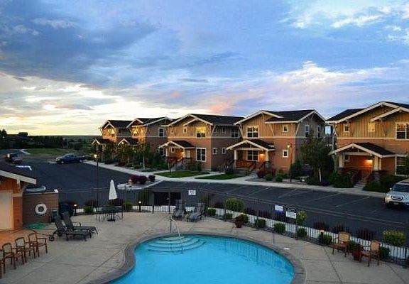 The Bridges Condo Complex and Pool