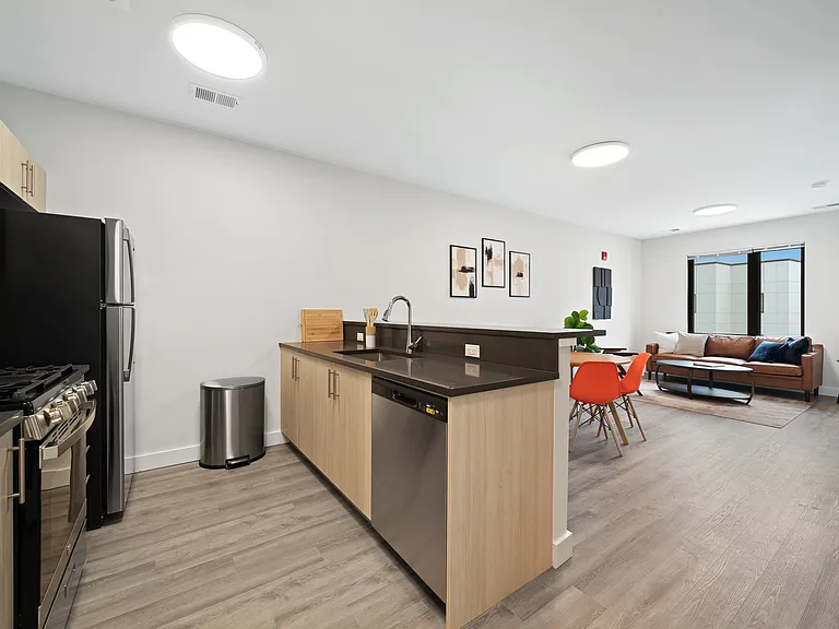 PINNACLE Orange Crossing — Photo 19