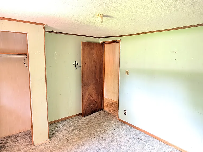 1110 Roemer Blvd — Photo 4