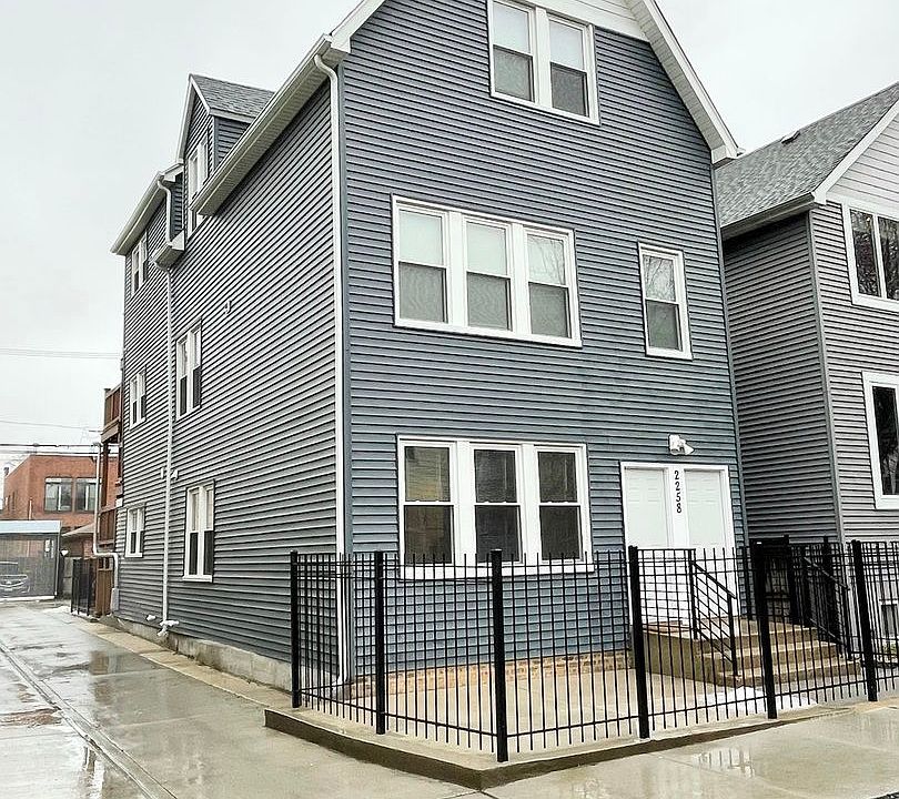 1st image of 2258 N Maplewood Ave #3