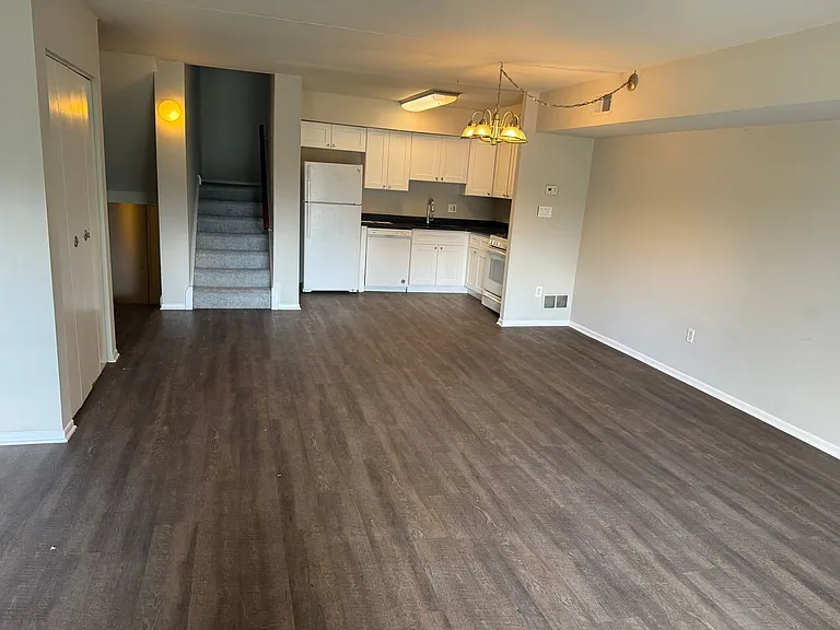 202 Stony Way — Photo 2