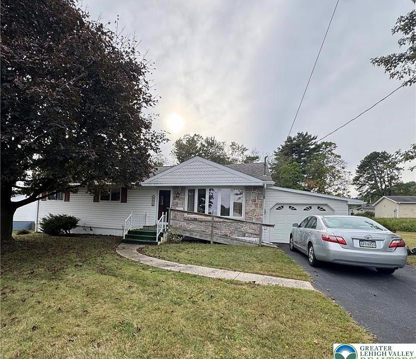 2nd image of 470 N 8th St