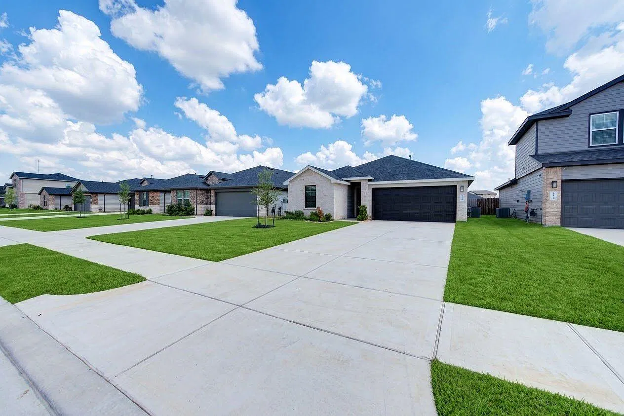 3 bed, 2.0 bath, 1638 sqft, $2,050 — Photo 4