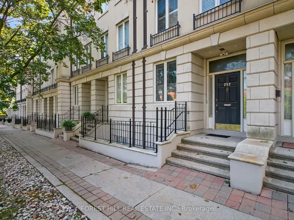 252 Spadina Rd, Toronto, ON M5R 2V1