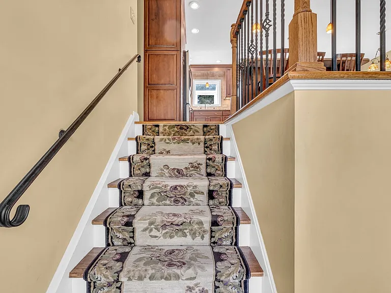 12 Windsor Rd — Photo 4