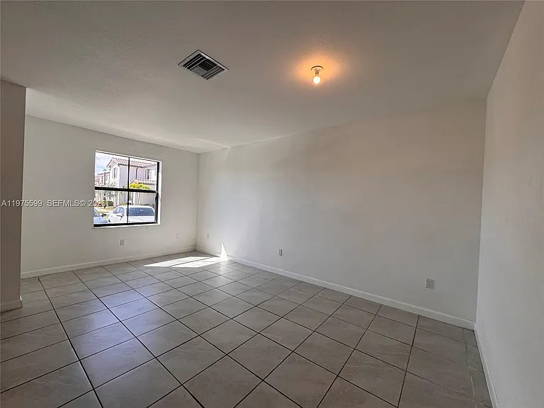 11813 SW 246th Ter #11813 — Photo 2