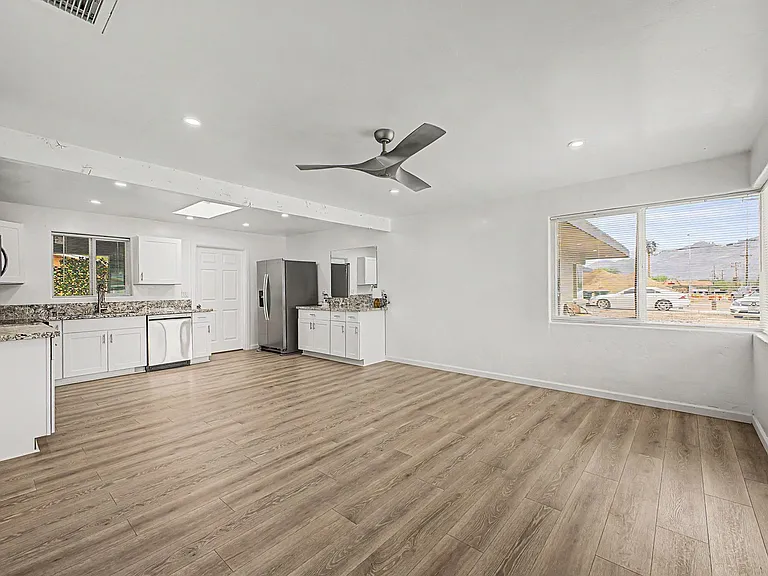 2309 N Columbus Blvd — Photo 10