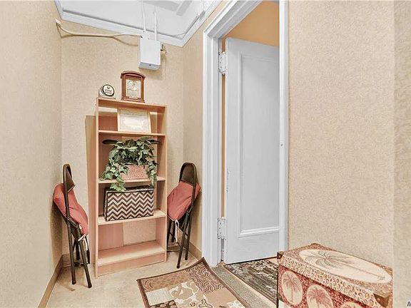 4th image of 143-50 Hoover Ave #1