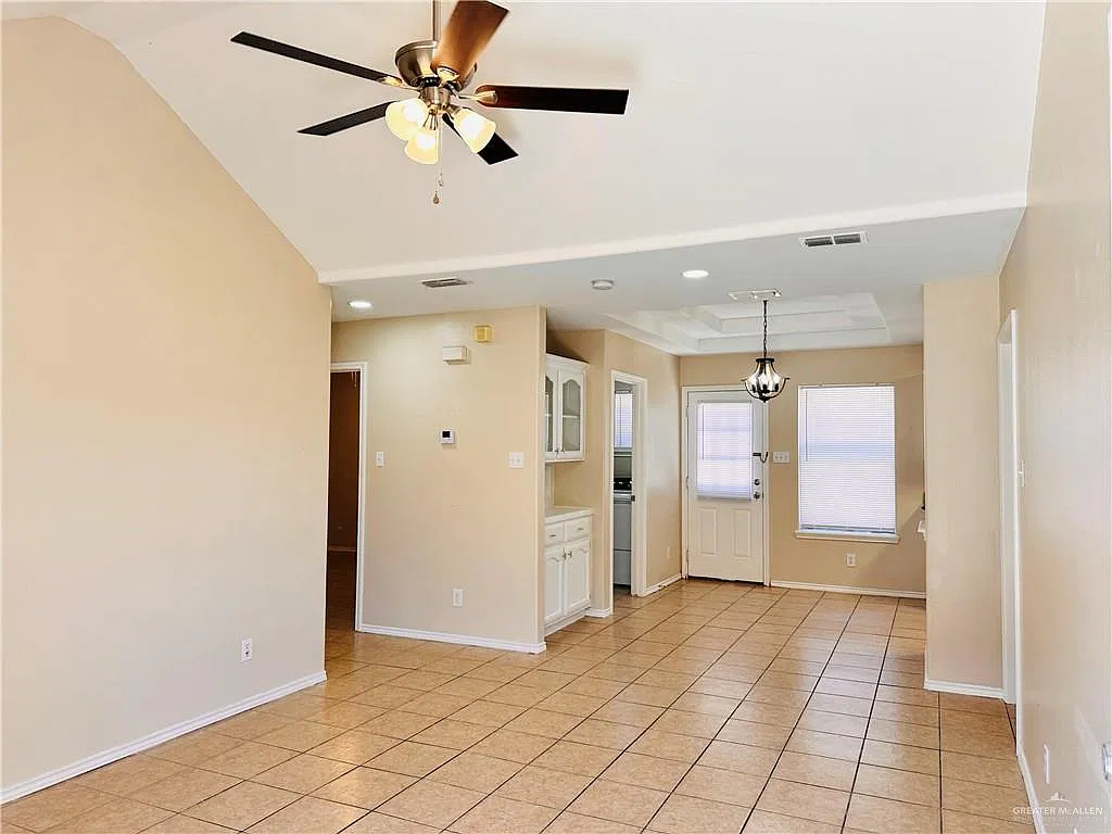 3 bed, 2.0 bath, 1092 sqft, $1,250 — Photo 2