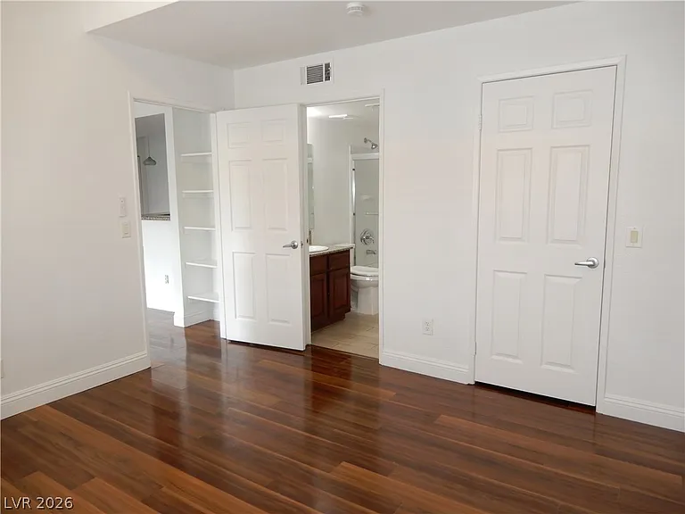 5122 S Jones Blvd #201 — Photo 9