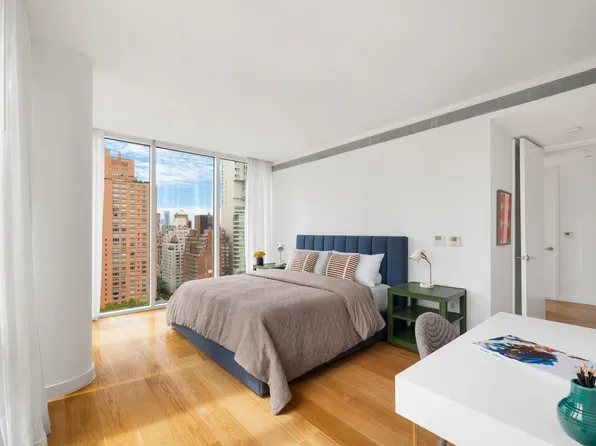 301 East 61st Street image 6 of 15