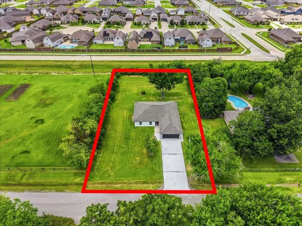 2730 Mary Ln, Dickinson, TX 77539