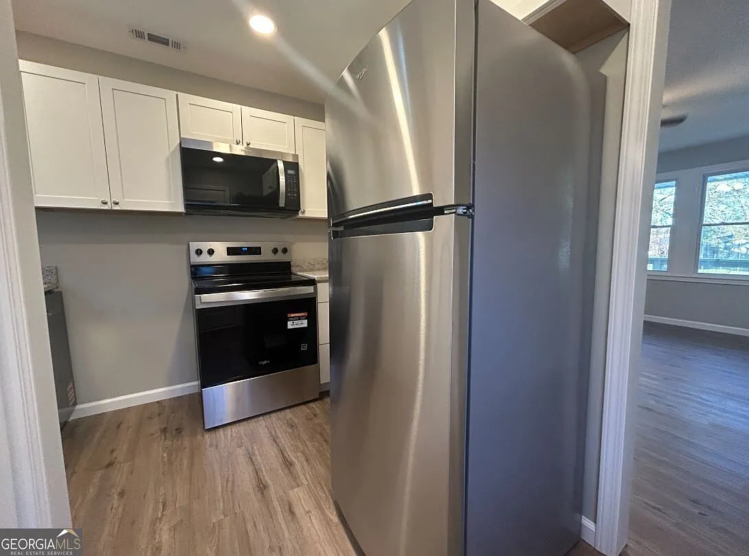 2 bed, 1.5 bath, 700 sqft, $1,200 — Photo 3