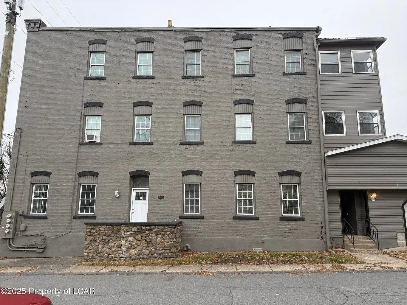3 bed, 1025 sqft, $1,250 — Photo 1