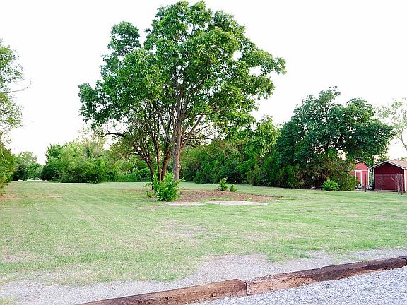 4th image of 5601 Runway Rd