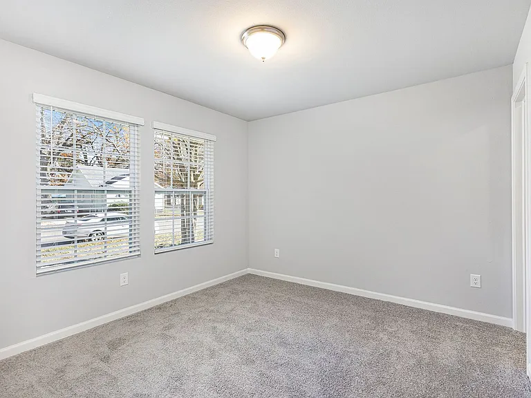 934 Maple Ave — Photo 8