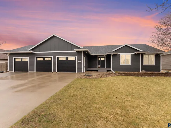 1305 S Fernwood Ave, Brandon, SD 57005