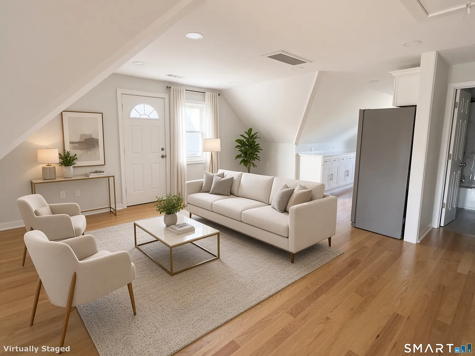 3 bed, 1.0 bath, 1100 sqft, $1,800 — Photo 2
