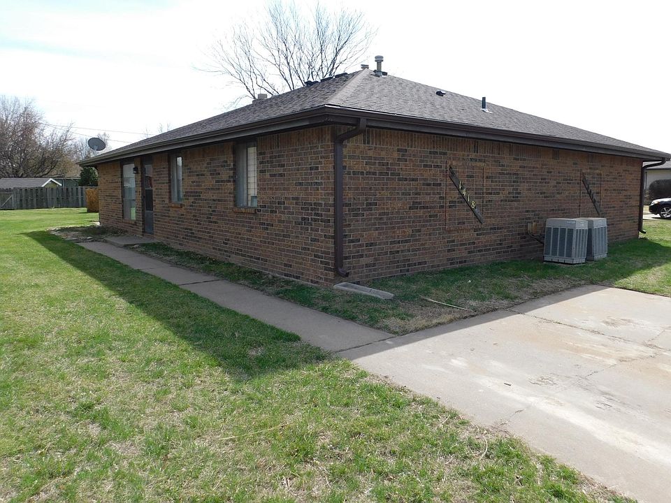 1st image of 1418 E Beloit Ave