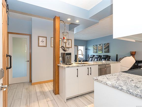 5th image of 1351 Esquimalt Rd #103