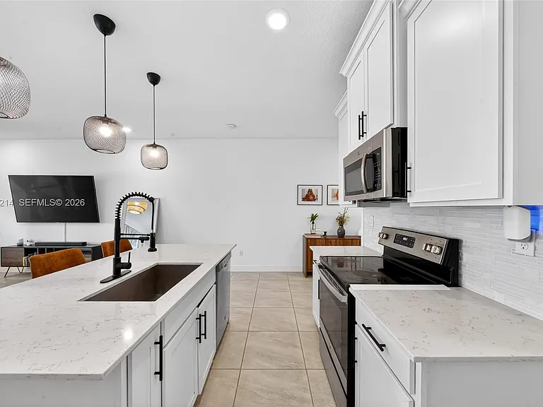 4349 Veleiros Ave — Photo 7
